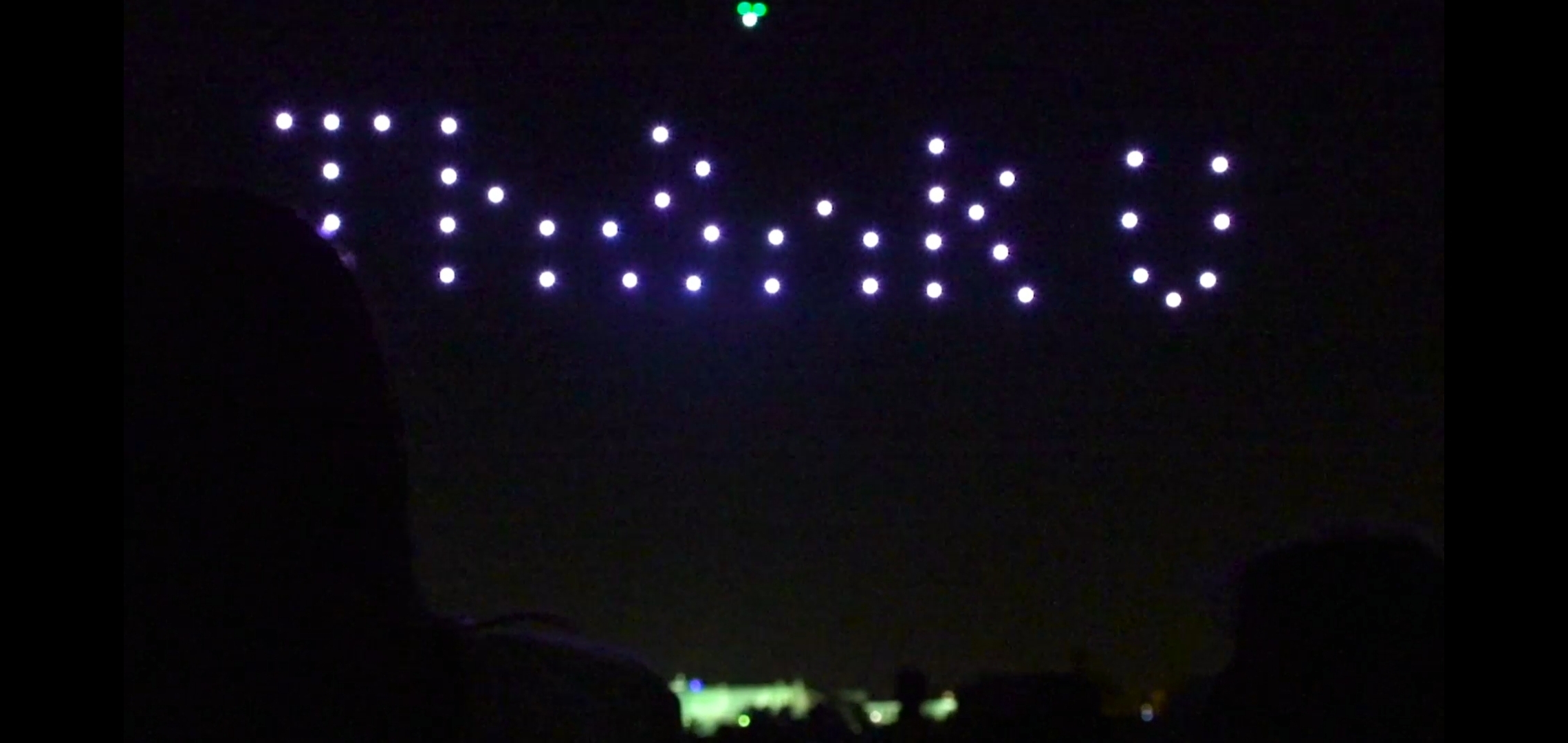 Primera coreograf&iacute;a de drones en Madrid en homenaje a las v&iacute;ctimas de la COVID-19